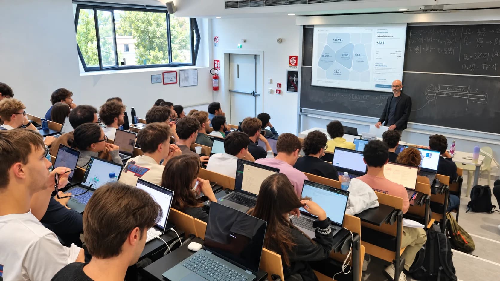 Lezione di Colouree al Politecnico di Milano su PropTech e Context Intelligence, con gli studenti in aula.