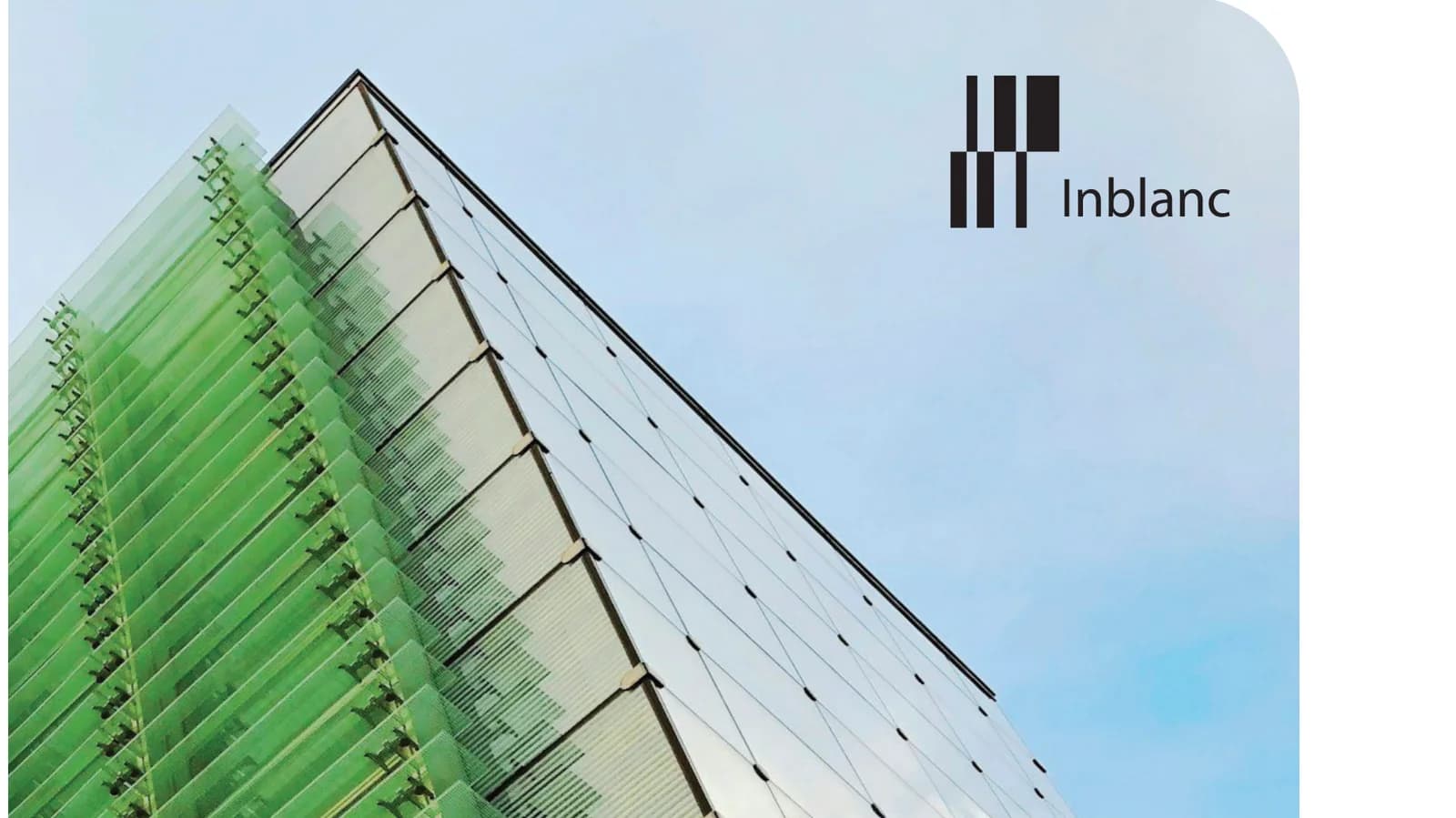 Schema astratto di dati del ciclo di vita degli edifici collegati a indicatori di contesto urbano e valore immobiliare.